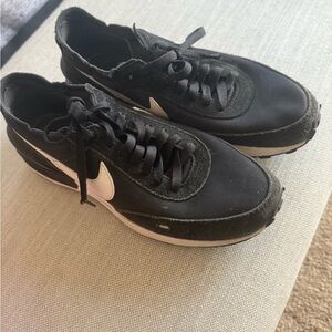 Nike Women's Black and White Sneakers
